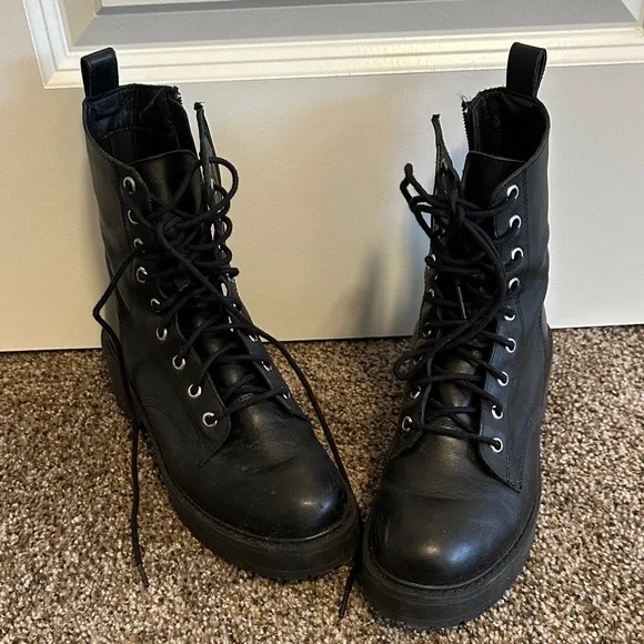 Steven Madden Women’s Combat Boot - Picture 1 of 3